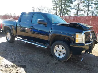 2011 Chevrolet Silverado 1500 LT with VIN 3GCPKSE33BG320029, listed as a IAAI auction lot 41805671 with 110,000 mi miles. Bid and sale history available at carsss.com. Image 1.
