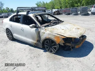 2014 Volkswagen Jetta GLI z VIN 3VW4T7AJ8EM388217, wystawiony jako IAAI lot #42258666 z przebiegiem 118 397 mil mil oraz . Historia ofert i sprzedaży dostępna na DreamBid. Obrazek 1.