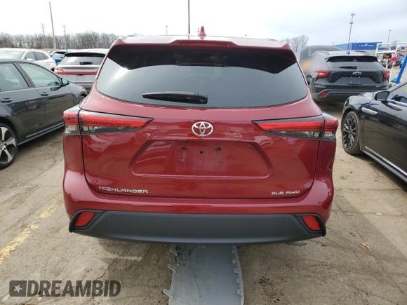 2022 Toyota Highlander XLE with VIN 5TDHZRBH6NS570427, listed as a Copart auction lot 51982165 with 34,072 mi miles and Clean title. Bid and sale history available at DreamBid. Image 6.