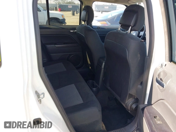 2016 Jeep Patriot Sport SE with VIN 1C4NJPBA5GD722505, listed as a IAAI auction lot 42012785 with Not Provided miles and . Bid and sale history available at carsss.com. Image 8.