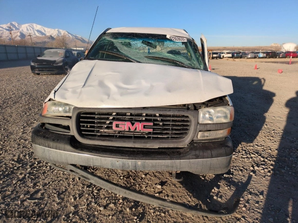 2000 GMC New Sierra 1500 SL with VIN 1GTEC14W9YE124624, listed as a Copart auction lot 42203935 with NaN miles and Salvage Title. Bid and sale history available at carsss.com. Image 5.