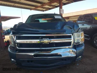 2011 Chevrolet Silverado 1500 LT with VIN 1GCRCSE06BZ150373, listed as a IAAI auction lot 41760988 with 118,941 mi miles. Bid and sale history available at carsss.com. Image 12.