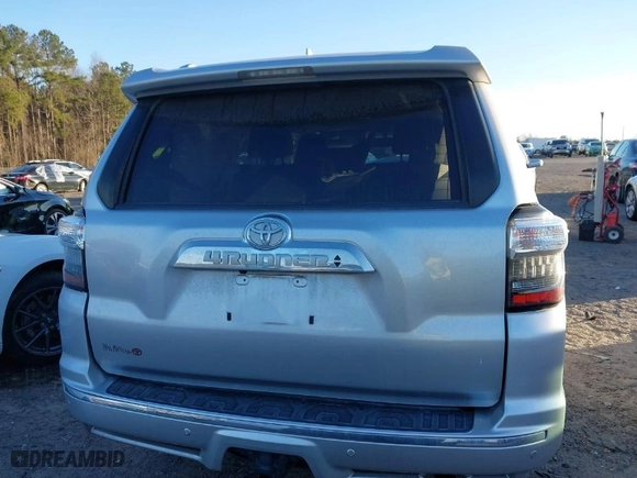 2018 Toyota 4Runner SR5 with VIN JTEBU5JRXJ5496948, listed as a IAAI auction lot 41478609 with 109,796 mi miles. Bid and sale history available at carsss.com. Image 17.
