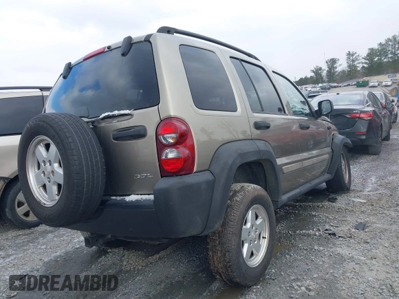 2007 Jeep Liberty Sport with VIN 1J4GL48K57W627023, listed as a IAAI auction lot 41624366 with 155,010 mi miles. Bid and sale history available at carsss.com. Image 4.