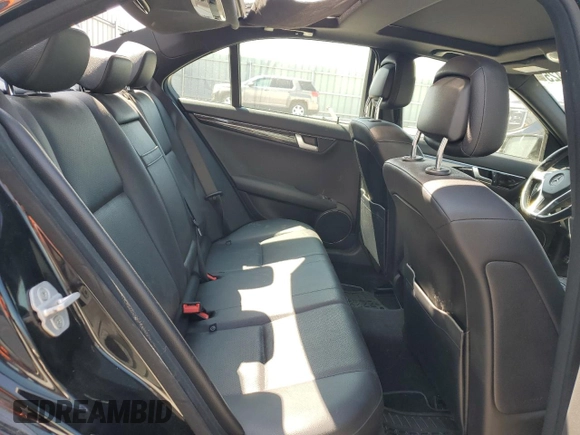 2012 Mercedes-Benz C 300 Sport z VIN WDDGF8BB4CA701042, wystawiony jako Copart lot #56506425 z przebiegiem 153 822 mil mil oraz Szkoda całkowita • Salvage title. Historia ofert i sprzedaży dostępna na DreamBid. Obrazek 10.