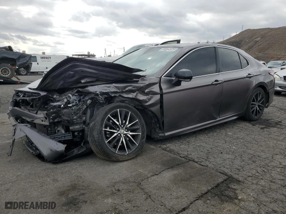 2022 Toyota Camry SE with VIN 4T1G11AK5NU017504, listed as a Copart auction lot 44954925 with 107,225 mi miles and Salvage Title. Bid and sale history available at carsss.com. Image 1.