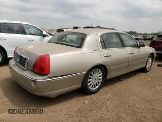 2005 Lincoln Town Car Signature z VIN 1LNHM81W25Y666645, wystawiony jako Copart lot #56103945 z przebiegiem 168 883 mil mil oraz Czysty tytuł • Clean title. Historia ofert i sprzedaży dostępna na DreamBid. Obrazek 3.