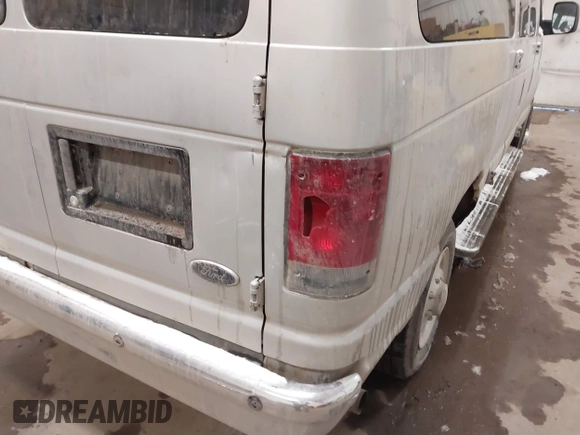 2008 Ford Econoline Passenger XL with VIN 1FBNE31L78DA28548, listed as a IAAI auction lot 41365324 with 175,585 mi miles. Bid and sale history available at carsss.com. Image 6.