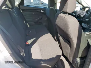 2018 Ford Focus SE z VIN 1FADP3F29JL225126, wystawiony jako Copart lot #52817265 z przebiegiem Nie podano mil oraz Szkoda całkowita • Salvage title. Historia ofert i sprzedaży dostępna na DreamBid. Obrazek 10.