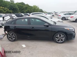 2020 Kia Forte LXS z VIN 3KPF24AD6LE257852, wystawiony jako IAAI lot #42361136 z przebiegiem 59 107 mil mil oraz . Historia ofert i sprzedaży dostępna na DreamBid. Obrazek 13.
