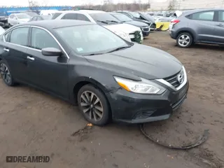 2018 Nissan Altima 2.5 SL with VIN 1N4AL3AP5JC208275, listed as a IAAI auction lot 41368381 with 203,439 mi miles. Bid and sale history available at carsss.com. Image 1.