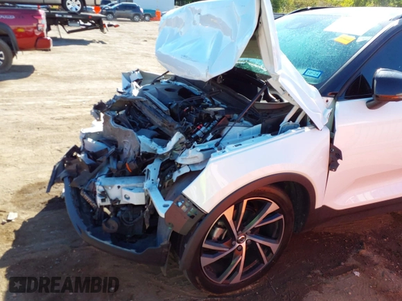 2019 Volvo XC40 Momentum with VIN YV4162XZ4K2006682, listed as a IAAI auction lot 40348423 with 65,301 mi miles and . Bid and sale history available at carsss.com. Image 6.