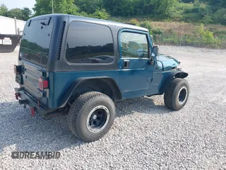 1998 Jeep Wrangler Sport with VIN 1J4FY19S2WP786844, listed as a IAAI auction lot 42382789 with 306,228 mi miles and . Bid and sale history available at DreamBid. Image 4.