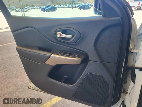 2020 Jeep Cherokee Latitude with VIN 1C4PJMCB1LD602371, listed as a IAAI auction lot 42806971 with 81,291 mi miles and . Bid and sale history available at DreamBid. Image 17.