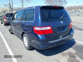 2007 Honda Odyssey LX with VIN 5FNRL38277B098798, listed as a IAAI auction lot 41998802 with 205,657 mi miles and . Bid and sale history available at carsss.com. Image 3.