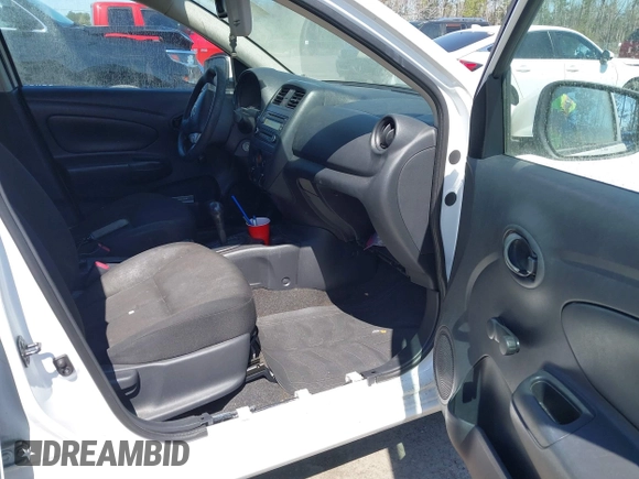 2016 Nissan Versa S z VIN 3N1CN7AP5GL875089, wystawiony jako IAAI lot #41781857 z przebiegiem 39 884 mil mil oraz . Historia ofert i sprzedaży dostępna na DreamBid. Obrazek 5.