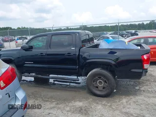 2016 Toyota Tacoma SR5 z VIN 5TFAZ5CN6GX012718, wystawiony jako IAAI lot #42408153 z przebiegiem 136 571 mil mil oraz . Historia ofert i sprzedaży dostępna na DreamBid. Obrazek 14.