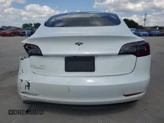2021 Tesla Model 3 Standard Range Plus z VIN 5YJ3E1EA1MF064335, wystawiony jako Copart lot #57133955 z przebiegiem 60 024 mil mil oraz Szkody całkowita. Historia ofert i sprzedaży dostępna na DreamBid. Obrazek 6.