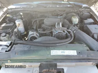 2000 GMC Jimmy SLS Base with VIN 1GKCS18W0YK167906, listed as a Copart auction lot 73840484 with 141,230 mi miles and Salvage Title. Bid and sale history available at carsss.com. Image 12.