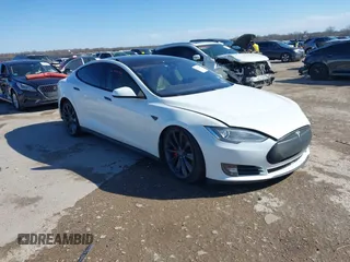 2015 Tesla Model S 85D with VIN 5YJSA1H48FF082038, listed as a IAAI auction lot 41712242 with 58,297 mi miles. Bid and sale history available at carsss.com. Image 1.