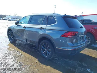 2022 Volkswagen Tiguan SE with VIN 3VV2B7AXXNM175448, listed as a IAAI auction lot 41604877 with 24,587 mi miles. Bid and sale history available at carsss.com. Image 3.