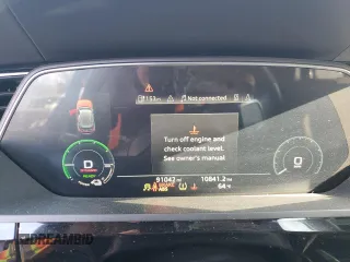 2019 Audi e-tron Premium Plus с VIN WA1LABGE5KB013142, выставлен на аукционе Copart как лот 52452085 с пробегом 91 042 миль миль и Списание • Salvage title. История ставок и продаж доступна на DreamBid. Изображение 9.