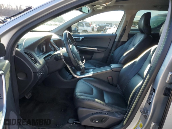 2015 Volvo XC60 T5 Drive-E Premier z VIN YV426MDB5F2589356, wystawiony jako Copart lot #87442424 z przebiegiem 201 631 mil mil oraz Czysty tytuł • Clean title. Historia ofert i sprzedaży dostępna na DreamBid. Obrazek 7.