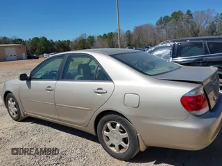 2006 Toyota Camry LE z VIN 4T1BF32K76U631283, wystawiony jako IAAI lot #41828021 z przebiegiem 332 063 mil mil oraz . Historia ofert i sprzedaży dostępna na DreamBid. Obrazek 14.