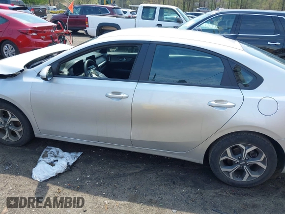 2021 Kia Forte LXS z VIN 3KPF24AD2ME333097, wystawiony jako IAAI lot #42171293 z przebiegiem 29 875 mil mil oraz . Historia ofert i sprzedaży dostępna na DreamBid. Obrazek 15.