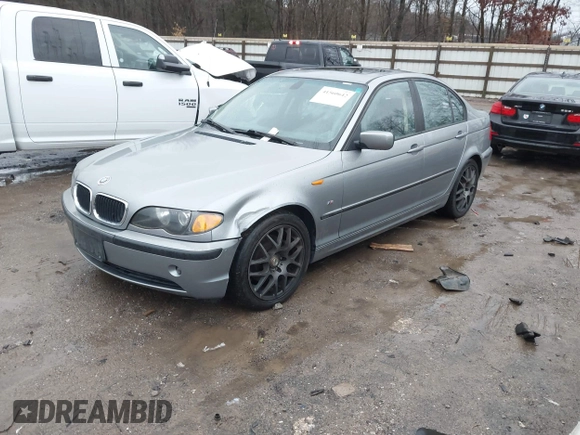 2005 BMW 3 Series 325i with VIN WBAEV33445KX10986, listed as a IAAI auction lot 41560642 with 176,386 mi miles. Bid and sale history available at carsss.com. Image 2.