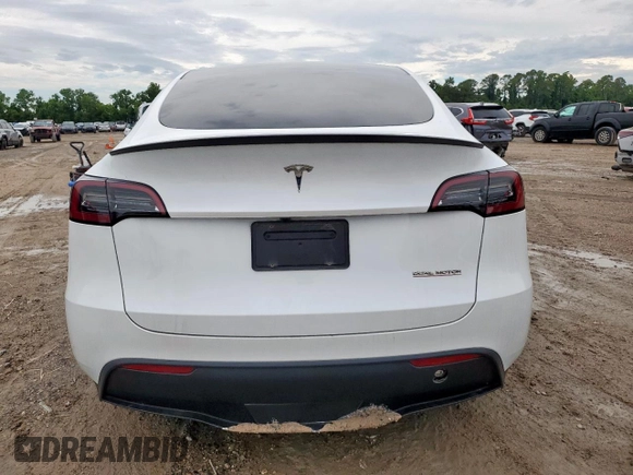 2024 Tesla Model Y Performance z VIN 7SAYGDEF0RA266605, wystawiony jako Copart lot #57820905 z przebiegiem Nie podano mil oraz Szkoda całkowita • Salvage title. Historia ofert i sprzedaży dostępna na DreamBid. Obrazek 6.