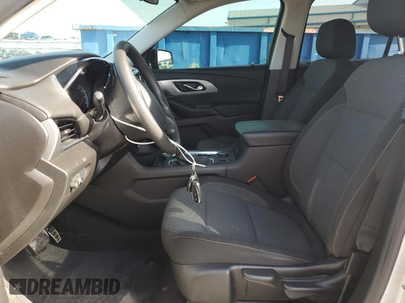 2021 Chevrolet Traverse LS z VIN 1GNERFKW9MJ226920, wystawiony jako Copart lot #53464255 z przebiegiem 75 609 mil mil oraz Szkoda całkowita • Salvage title. Historia ofert i sprzedaży dostępna na DreamBid. Obrazek 7.