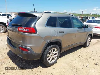 2017 Jeep Cherokee Latitude z VIN 1C4PJLCB4HW548974, wystawiony jako IAAI lot #42632527 z przebiegiem 193 255 mil mil oraz . Historia ofert i sprzedaży dostępna na DreamBid. Obrazek 4.