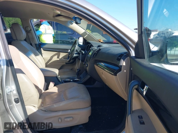 2013 Kia Sorento EX with VIN 5XYKU4A6XDG345785, listed as a IAAI auction lot 42199217 with 245,900 mi miles and . Bid and sale history available at DreamBid. Image 5.