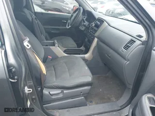 2008 Honda Pilot VP with VIN 5FNYF28268B017370, listed as a IAAI auction lot 41435704 with 248,690 mi miles. Bid and sale history available at carsss.com. Image 5.