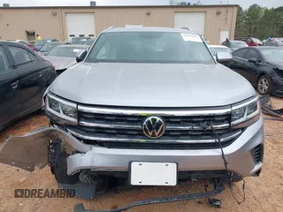 2020 Volkswagen Atlas SE z VIN 1V26C2CA5LC206661, wystawiony jako IAAI lot #41945822 z przebiegiem 43 297 mil mil oraz . Historia ofert i sprzedaży dostępna na DreamBid. Obrazek 12.
