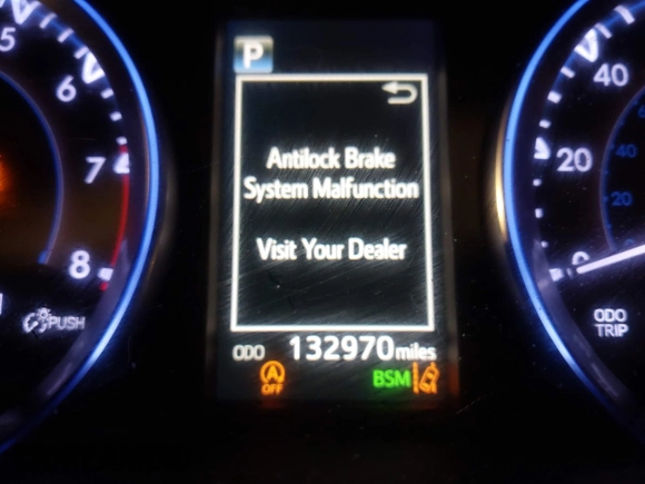 2018 Toyota Highlander SE z VIN 5TDJZRFH7JS551309, wystawiony jako IAAI lot #41801990 z przebiegiem 132 970 mil mil oraz . Historia ofert i sprzedaży dostępna na DreamBid. Obrazek 7.