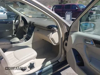 2005 Mercedes-Benz C 240 z VIN WDBRH81J05F622560, wystawiony jako IAAI lot #41868325 z przebiegiem 129 446 mil mil oraz . Historia ofert i sprzedaży dostępna na DreamBid. Obrazek 5.