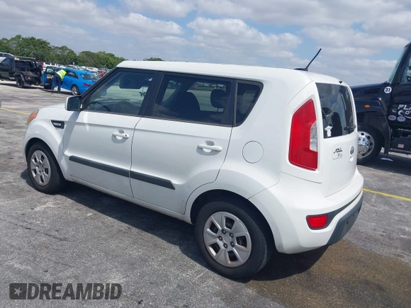 2013 Kia Soul with VIN KNDJT2A50D7568070, listed as a IAAI auction lot 42112257 with 175,207 mi miles. Bid and sale history available at carsss.com. Image 3.