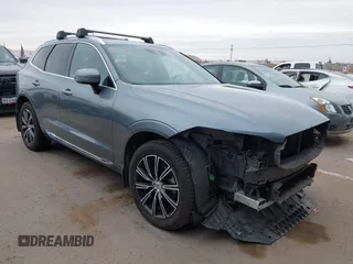 2018 Volvo XC60 Inscription with VIN YV4102RL4J1035453, listed as a IAAI auction lot 41375013 with 99,845 mi miles. Bid and sale history available at carsss.com. Image 1.