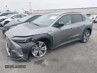 2024 Subaru Solterra Premium z VIN JTMABABA2RA056054, wystawiony jako IAAI lot #42018399 z przebiegiem 6 220 mil mil oraz . Historia ofert i sprzedaży dostępna na DreamBid. Obrazek 2.
