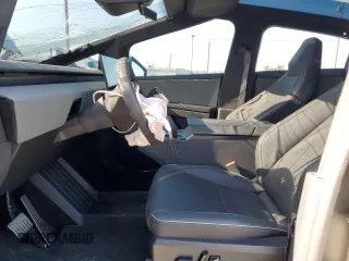 2024 Tesla Cybertruck с VIN 7G2CEHED4RA040048, выставлен на аукционе Copart как лот 61394105 с пробегом 1 646 миль миль и Списание • Salvage title. История ставок и продаж доступна на DreamBid. Изображение 7.