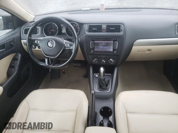 2015 Volkswagen Jetta SE z VIN 3VWD17AJ1FM422960, wystawiony jako Copart lot #55860335 z przebiegiem 87 616 mil mil oraz Czysty tytuł • Clean title. Historia ofert i sprzedaży dostępna na DreamBid. Obrazek 8.