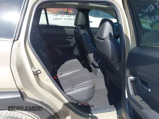 2024 Mazda CX-50 Premium z VIN 7MMVABDYXRN229669, wystawiony jako IAAI lot #41999385 z przebiegiem 10 882 mil mil oraz . Historia ofert i sprzedaży dostępna na DreamBid. Obrazek 8.