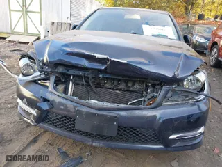 2013 Mercedes-Benz C-Class C 300 Sport with VIN WDDGF8AB8DR290863, listed as a IAAI auction lot 40739394 with 165,377 mi miles. Bid and sale history available at carsss.com. Image 6.