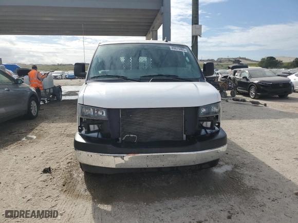 2022 GMC Savana Cargo Van with VIN 1GTW7AF76N1264390, listed as a Copart auction lot 45248285 with 23,315 mi miles and Salvage Title. Bid and sale history available at carsss.com. Image 5.