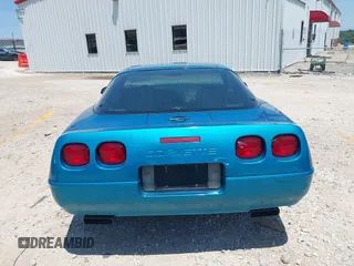 1992 Chevrolet Corvette z VIN 1G1YY23P6N5111770, wystawiony jako IAAI lot #42366542 z przebiegiem 39 505 mil mil oraz . Historia ofert i sprzedaży dostępna na DreamBid. Obrazek 16.
