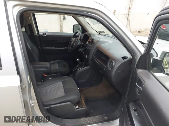 2013 Jeep Patriot Sport z VIN 1C4NJRBBXDD263102, wystawiony jako IAAI lot #42082219 z przebiegiem 102 744 mil mil oraz . Historia ofert i sprzedaży dostępna na DreamBid. Obrazek 5.