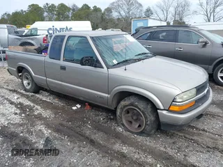 2002 Chevrolet S-10 LS with VIN 1GCCS19W628121477, listed as a IAAI auction lot 41470670 with 257,021 mi miles and . Bid and sale history available at DreamBid. Image 1.