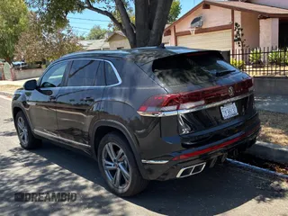 2024 Volkswagen Atlas SEL R-Line with VIN 1V2AE2CA3RC239395, listed as a Copart auction lot 64673685 with 1,724 mi miles and Clean title. Bid and sale history available at DreamBid. Image 3.